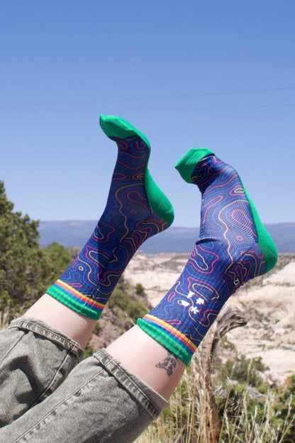colorful active sock les Saisons with  robin des bas in the mountains 