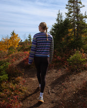 a Women wearing les Saisons STRIPES active Running longsleeve in the outdoors