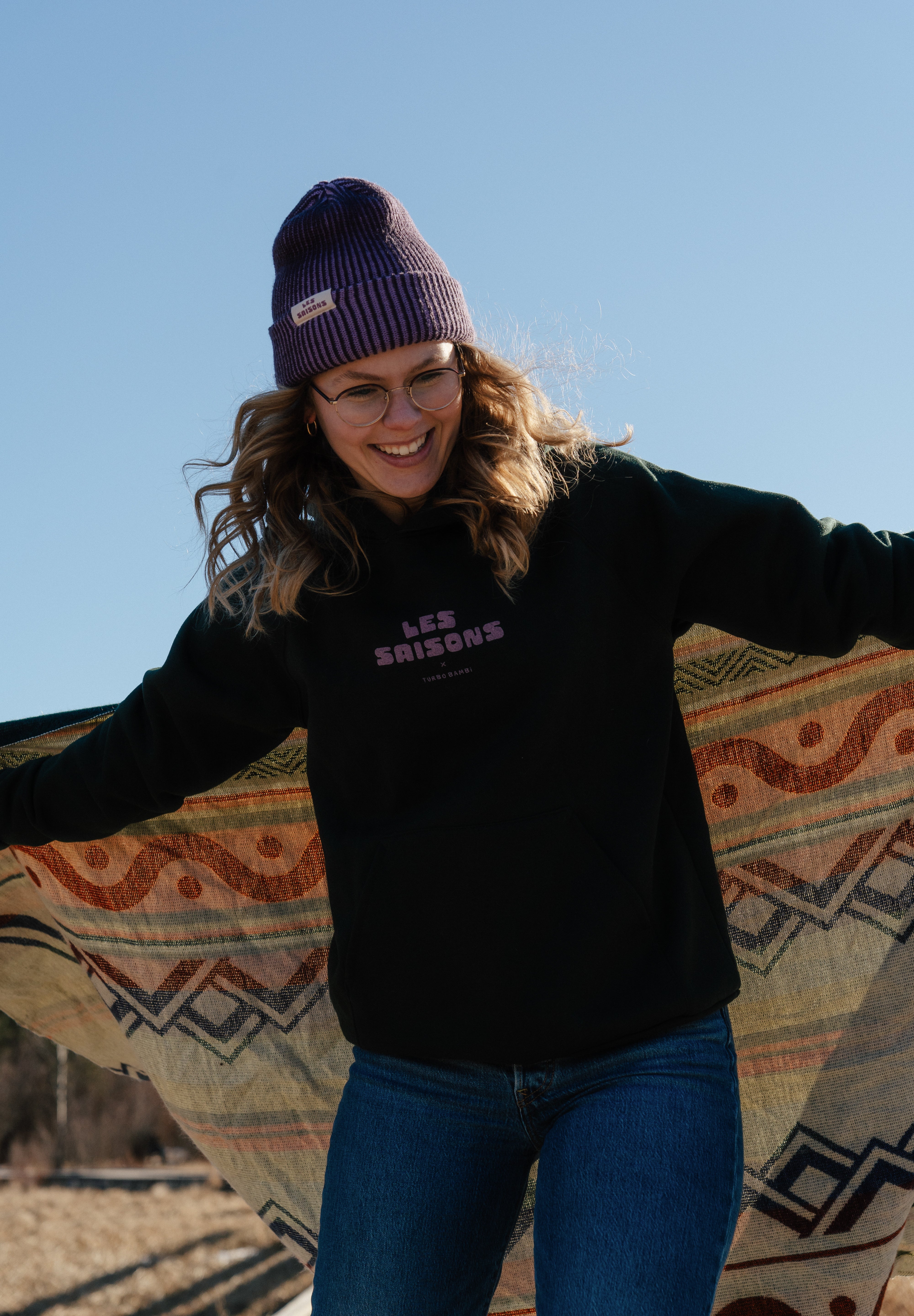 Blanket, shades of blue, orange, lightweight, mountain designs, handcrafted in Ecuador, Acrylic, durable, 70" x 48", soft, camping, van life, outdoors, lifestyle, Les Saisons, Marine Poiraton 