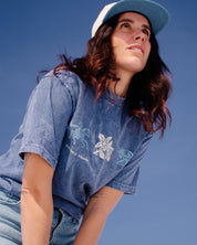 Blue, t-shirt, graphic t-shirt, outdoors, oversized, lifestyle, cotton, artist collaboration, Les saisons, unisex style, look demin, T-shirt manches courtes, surdimensionné, t-shirt graphique, bleu, artiste tatoueuse. Style unisexe, Monica Suavezura