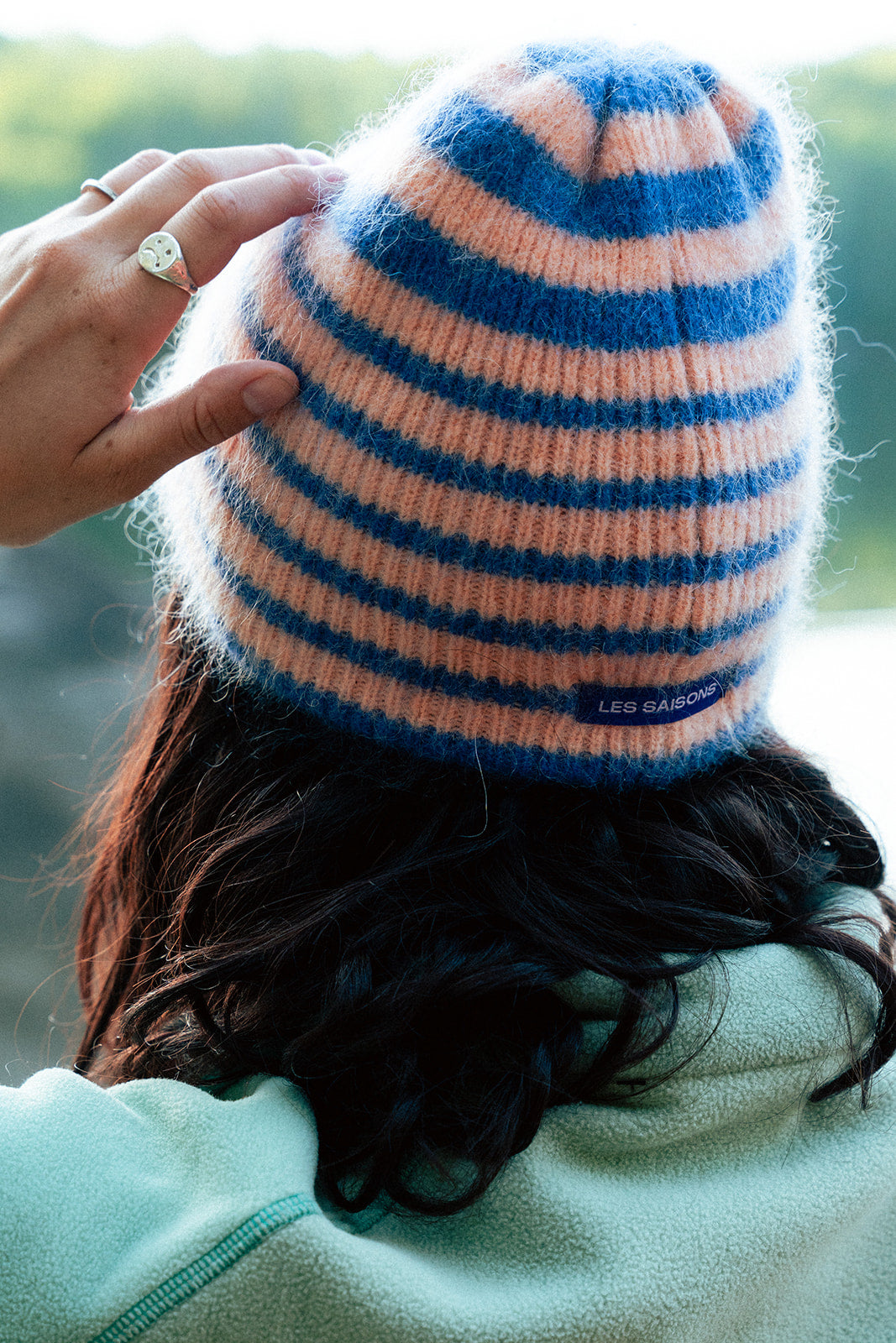 Women wearing the Mohair Beanie les Saisons