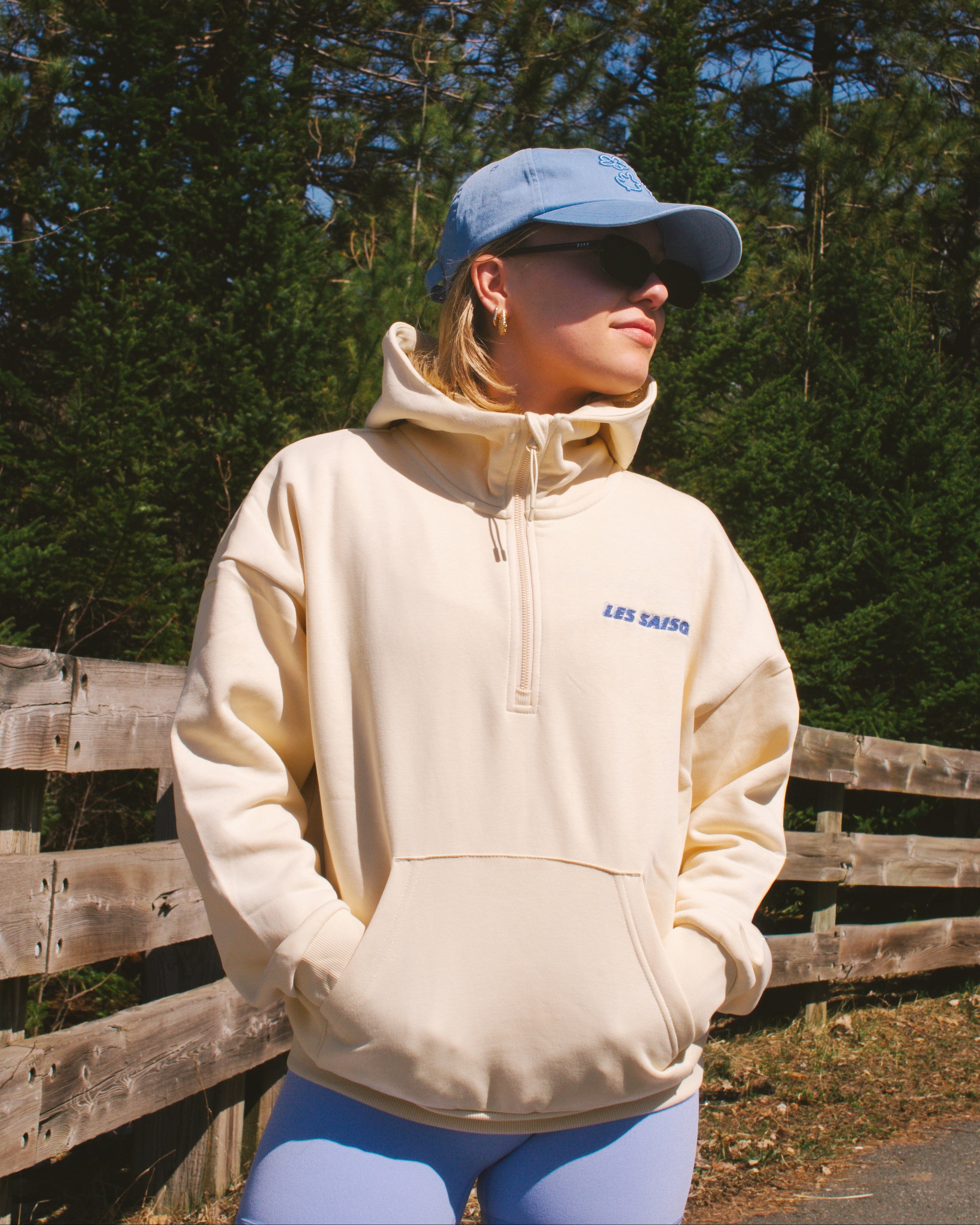 hoodie femme, hoodie demi-zip, chandail fleece femme, hoodie confortable, hoodie outdoor femme, vêtement lifestyle extérieur, hoodie chaud sans épaisseur, hoodie Les Saisons