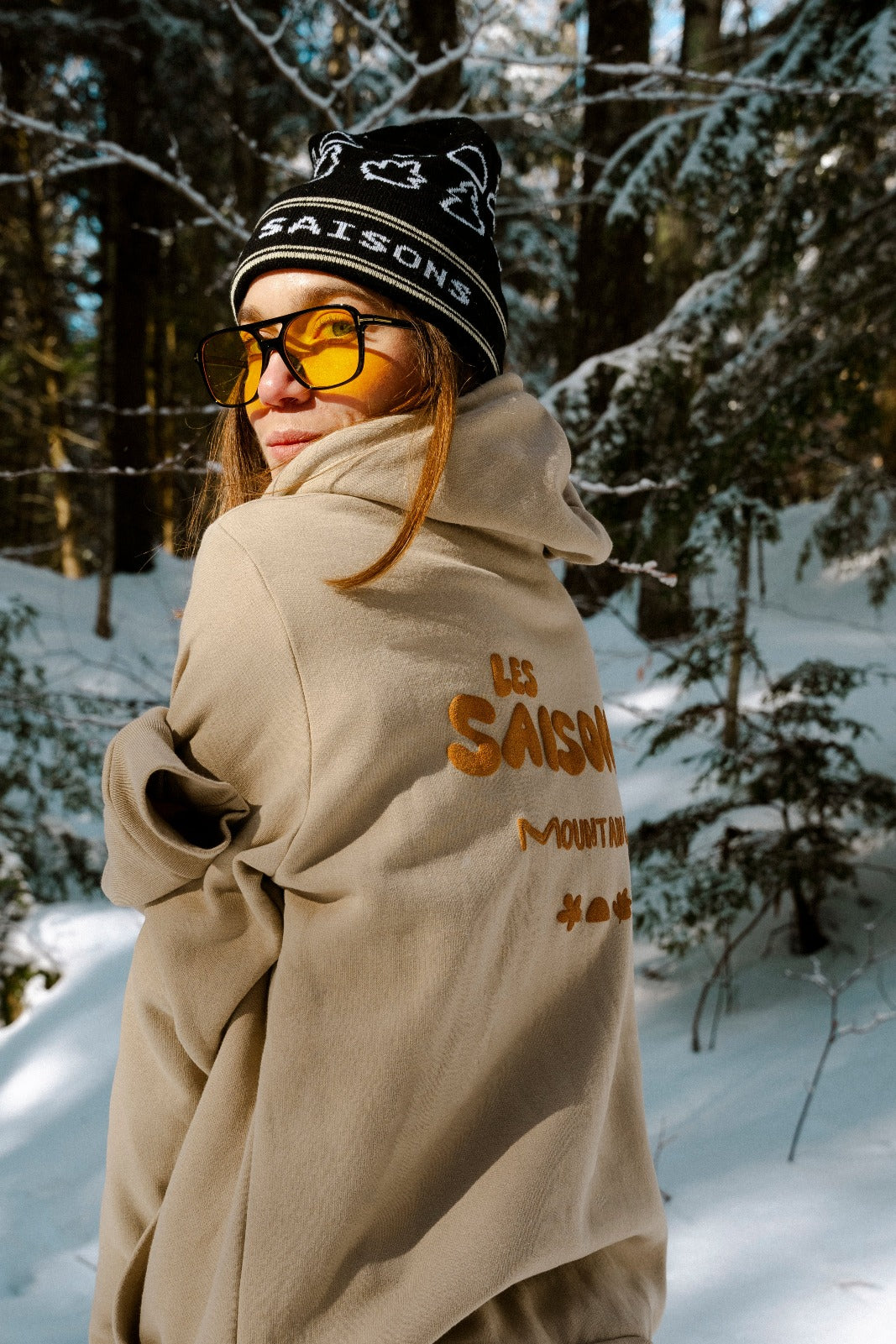 hoodie mountain club beige made in Canada