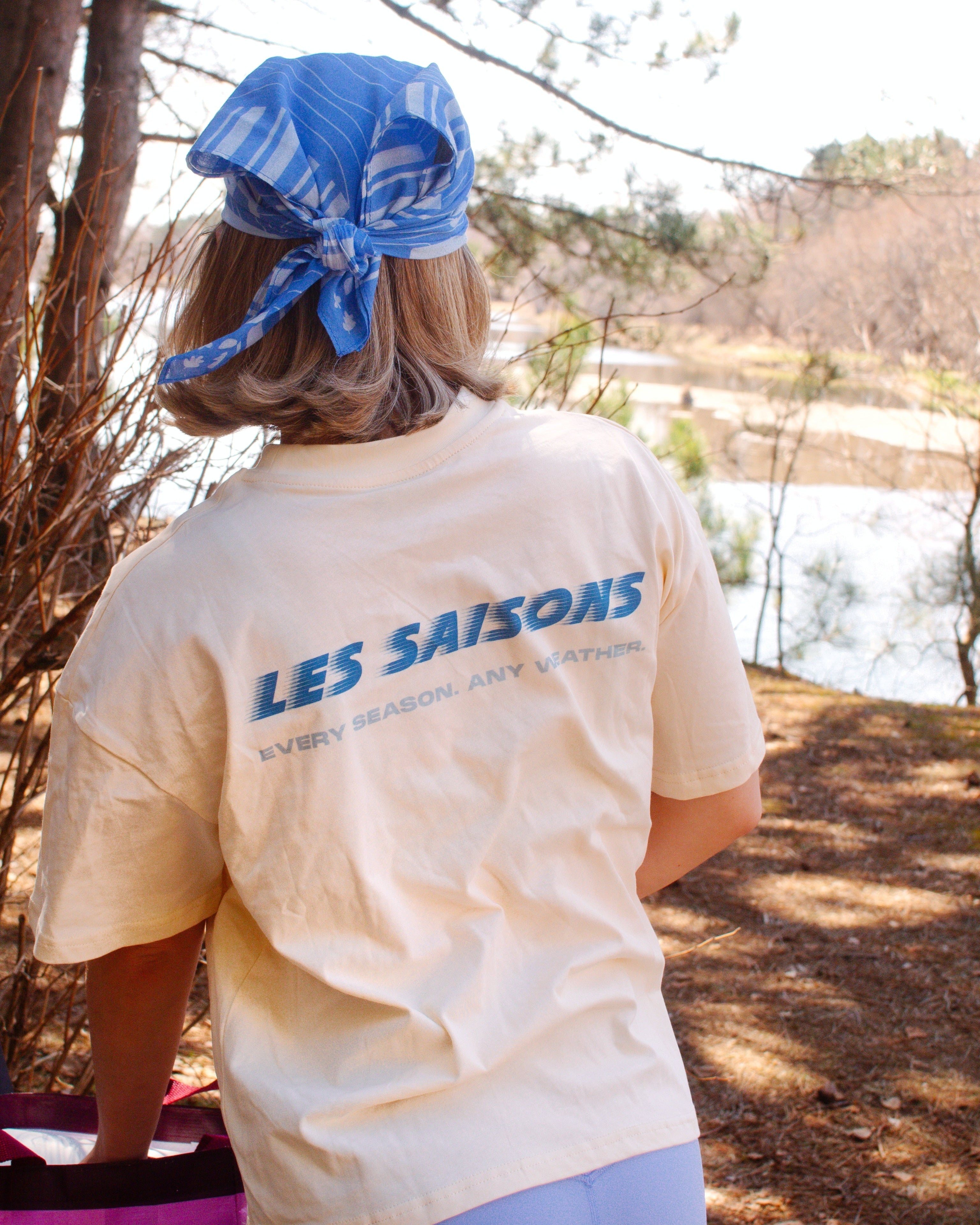 T-shirt crème Les Saisons avec imprimé dos “Every season. Any weather.”, coupe relax idéale pour un style outdoor.