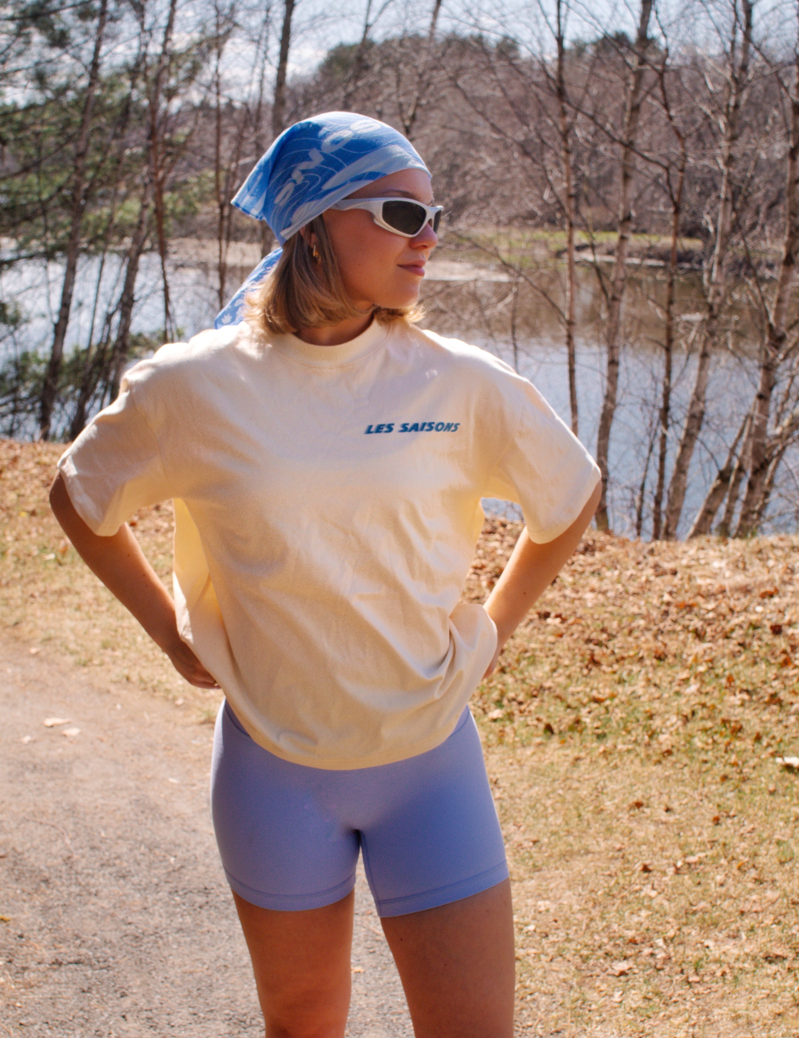 Sporty Women wearing a les Saisons butter t-shirt boxy