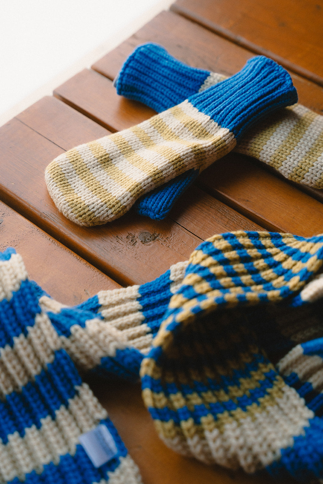 zoomed in merinos mittens and scarf_wool_shack