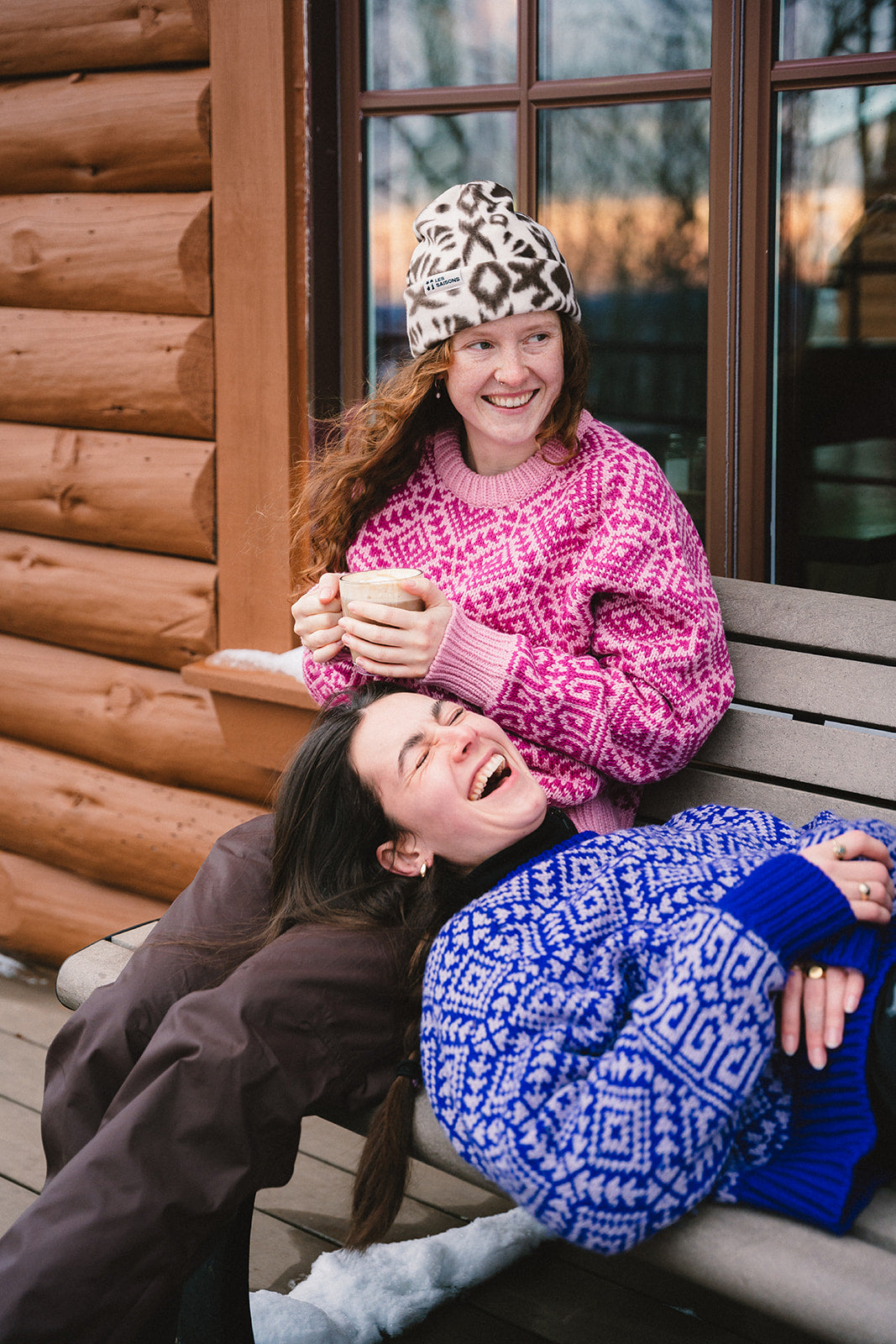 Les_Saisons_girls wearing merinos sweater_pink and purple_outside_winter
