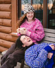 Les_Saisons_girls wearing merinos sweater_pink and purple_outside_winter