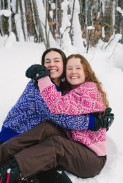 Les_Saisons_girls wearing merinos sweaters_pink and purple_winter_outside