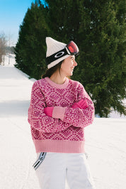 Les_Saisons_girl wearing pink merinos sweater standing_winter_outside_ski