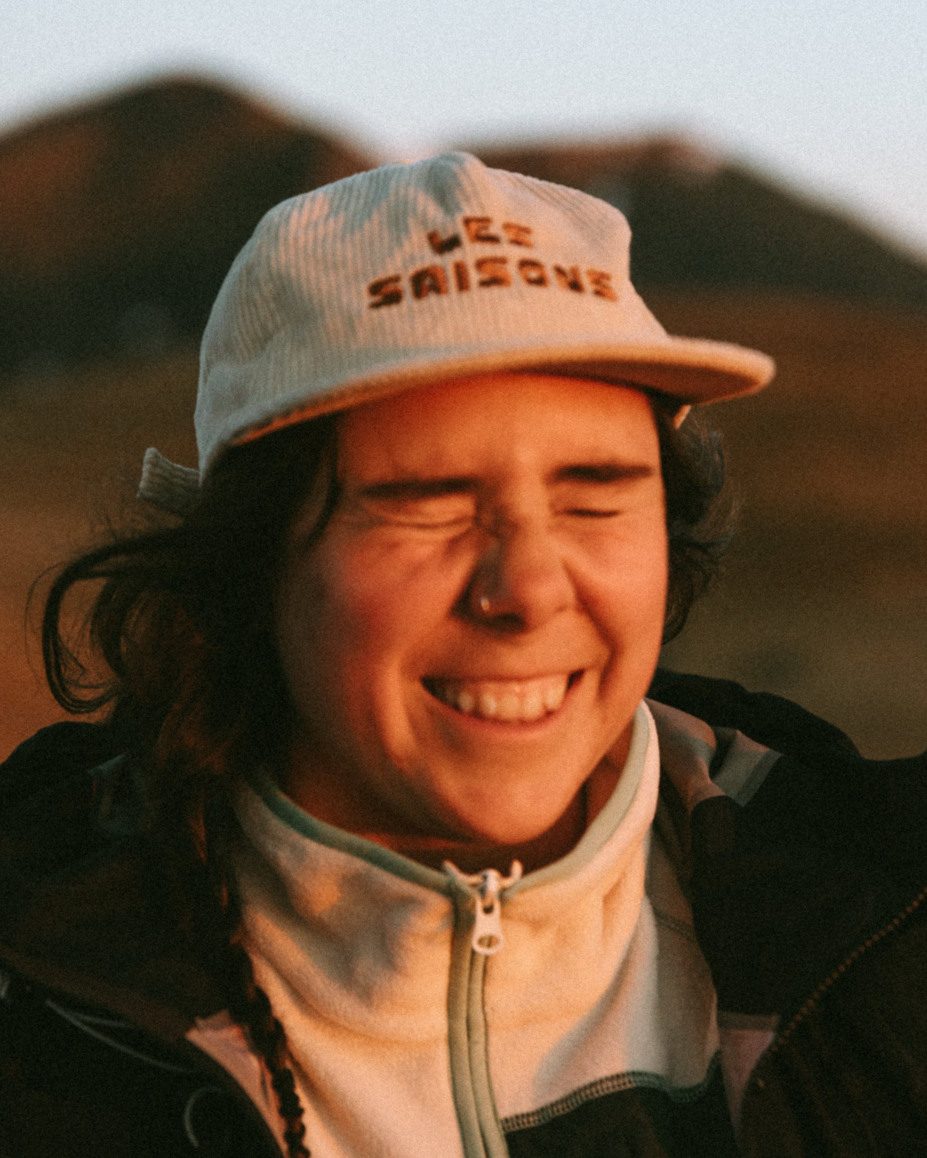 beige cap, beige corduroy cap, corduroy, stylish, street style, outdoor, casquette en corduroy, casquette en corduroy beige, trendy, les saisons