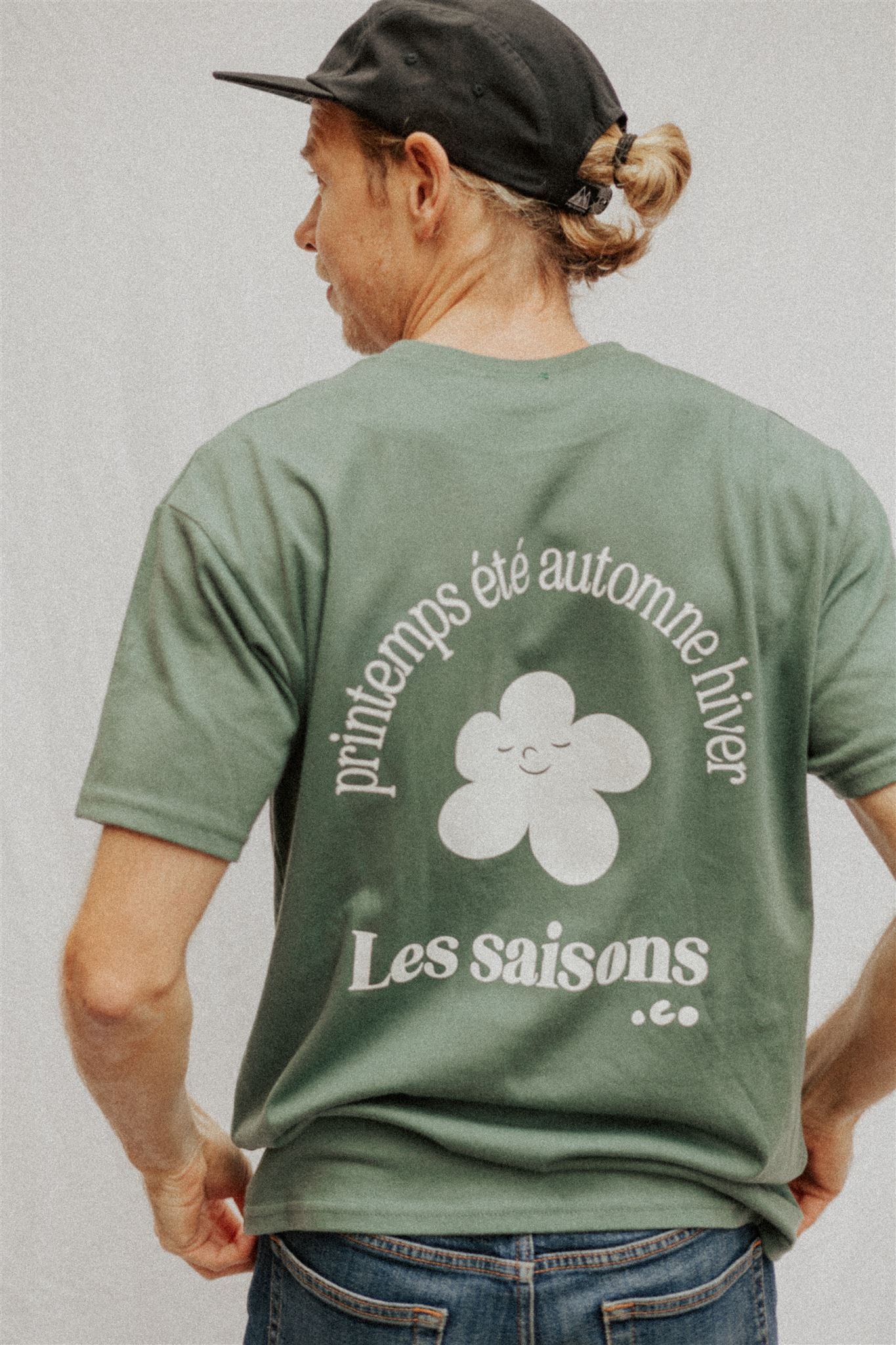 T-shirt flower power sauge vert | Unisexe | Conçus, fabriqués et imprimés au Canada