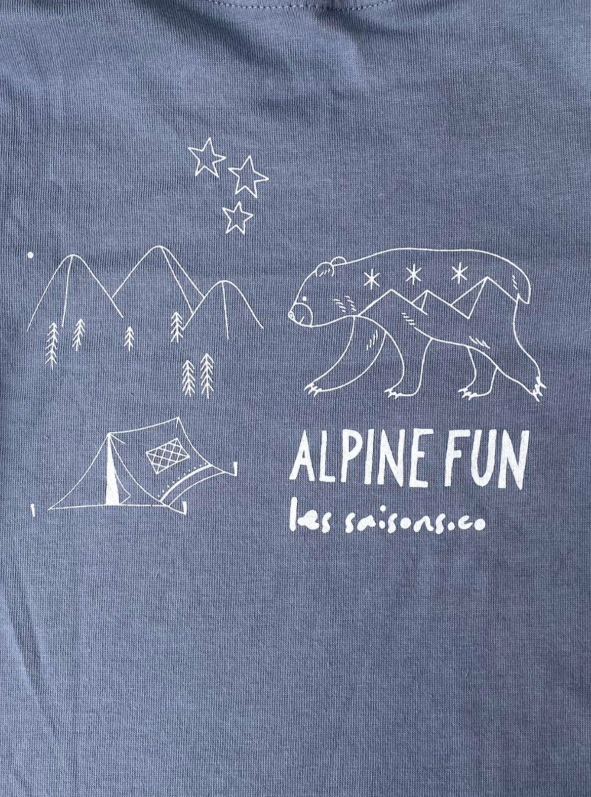 alpine fun shirt for kids, made in canada, comfortable and cute. Les saisons illustration of a bear, mountains and a camping tent.  Light blue grey color
