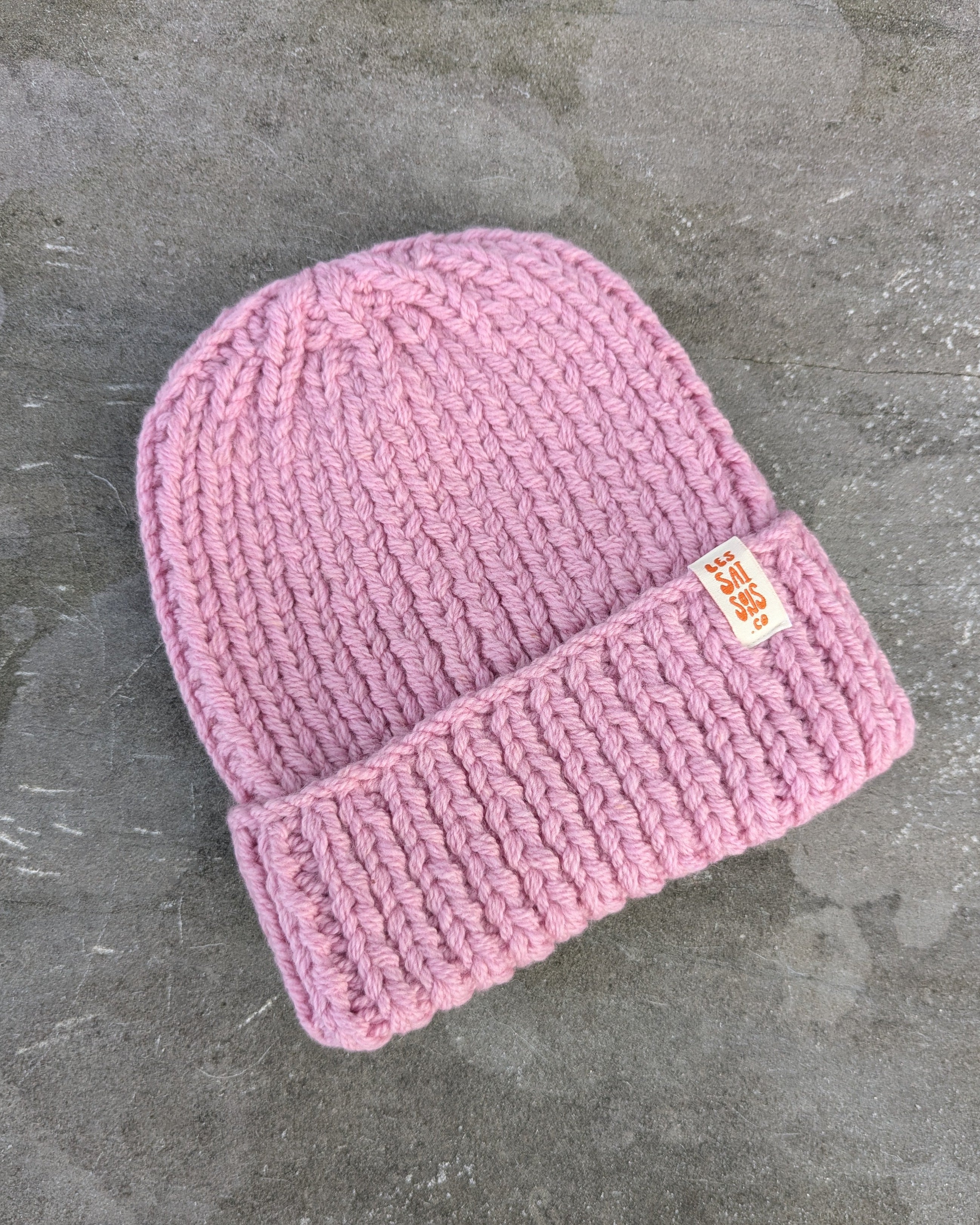 Pink knit beanie with a brand label les Saisons Merino wool